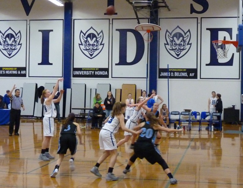 Junior Alyssa Lengtat shoots a free throw.