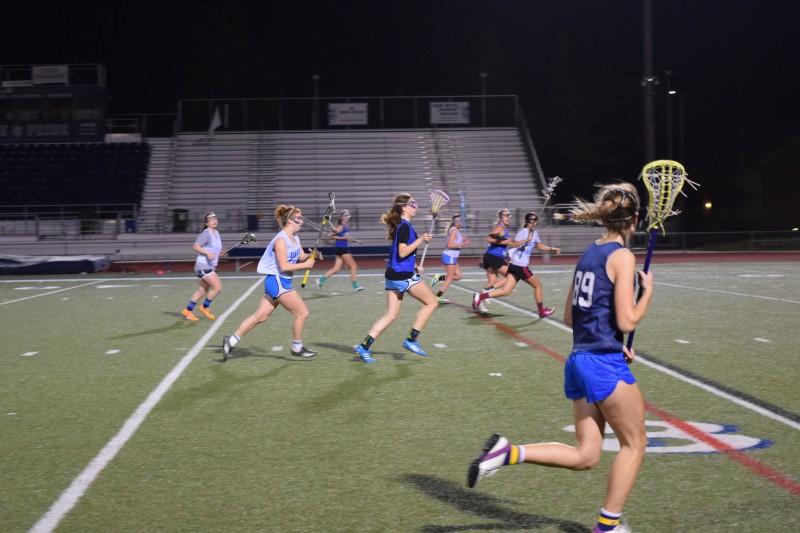 Players sprint across the other side of the field during a scrimmage at the end of their practice (Photo: L. Jelks)