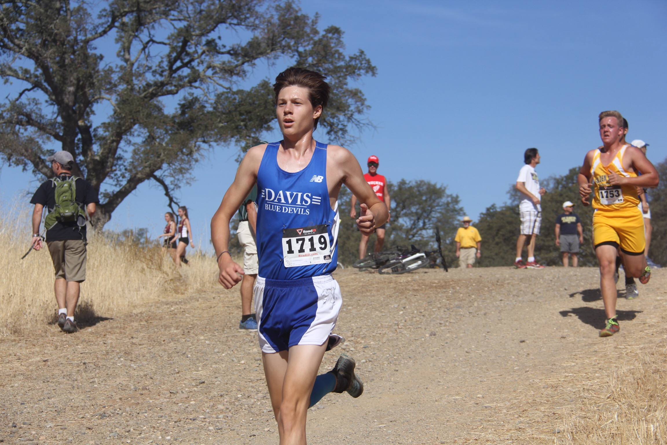 Junior Jamie Moddlemog races in the men's varsity division, helping the team to finish in fifth place.