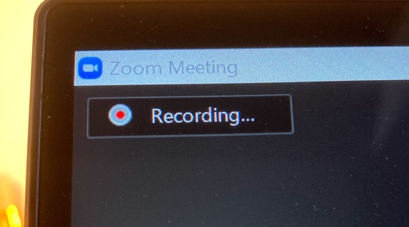Recording signal in the top left corner of a Zoom meeting