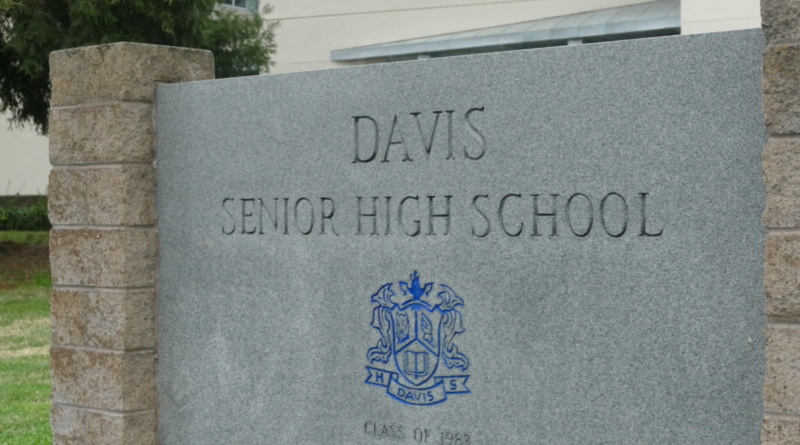 Davis High sign