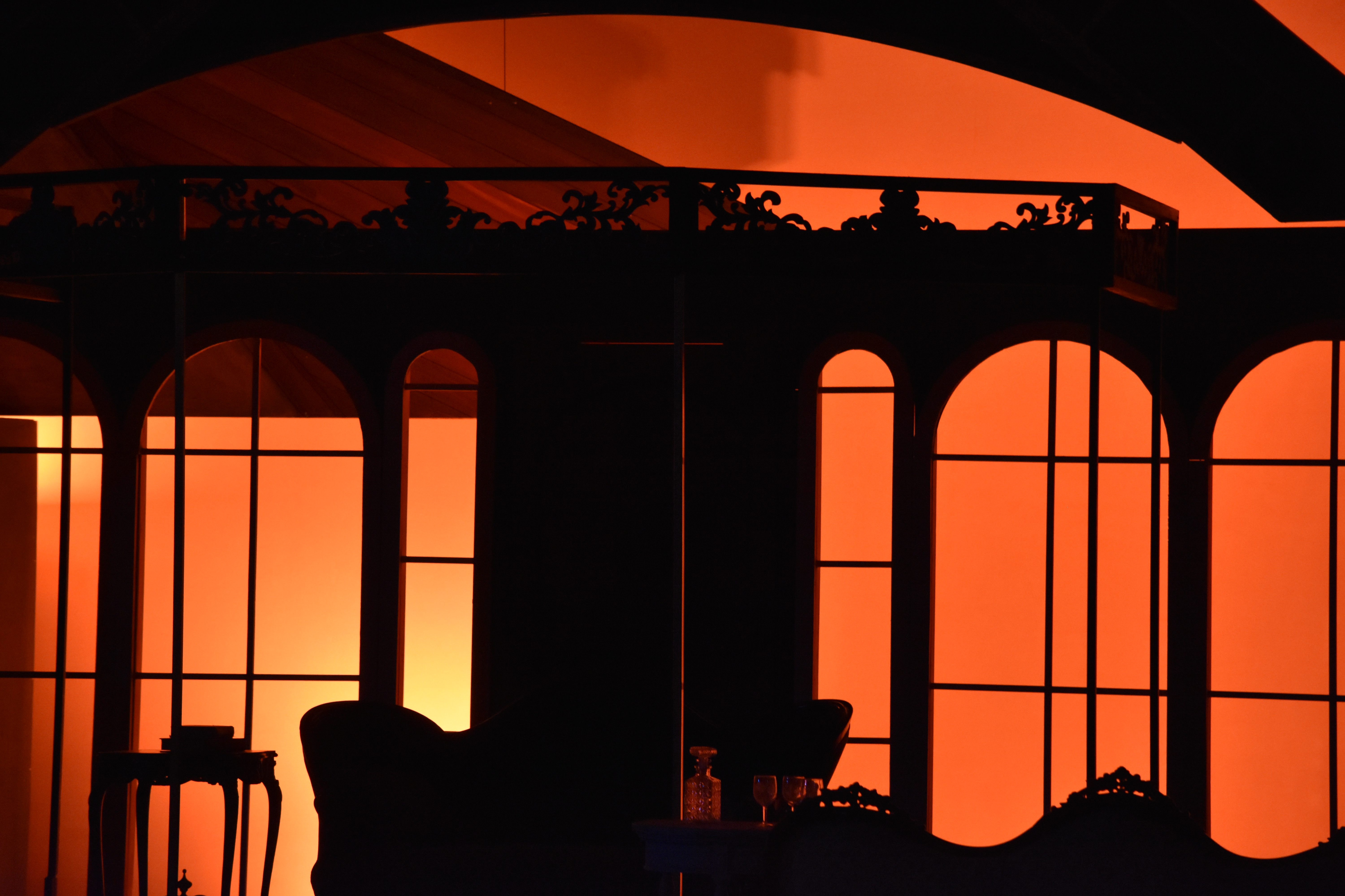 The setting of the first scene brings an orange glow that embraces the whole room.