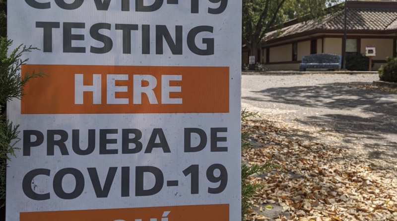 A sign in front of the Davis Senior Center reading "COVID-19 Testing Here Prueba De COVID-19 Aquí"